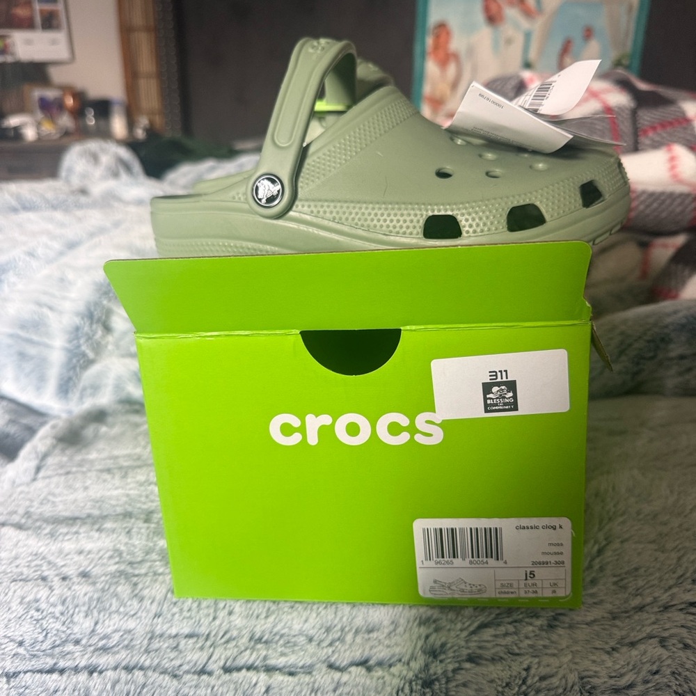 Crocs Classic Clog in Sage Green New with Tags Men’s:Boys size 5/women’s size 7